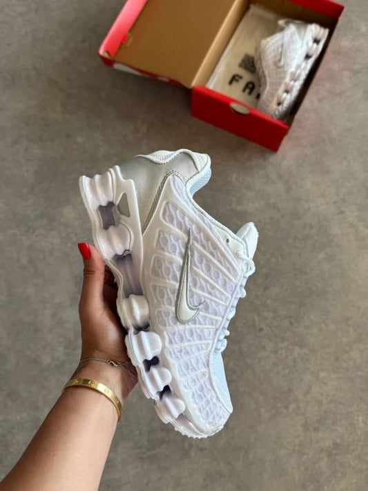 NIKE SHOX